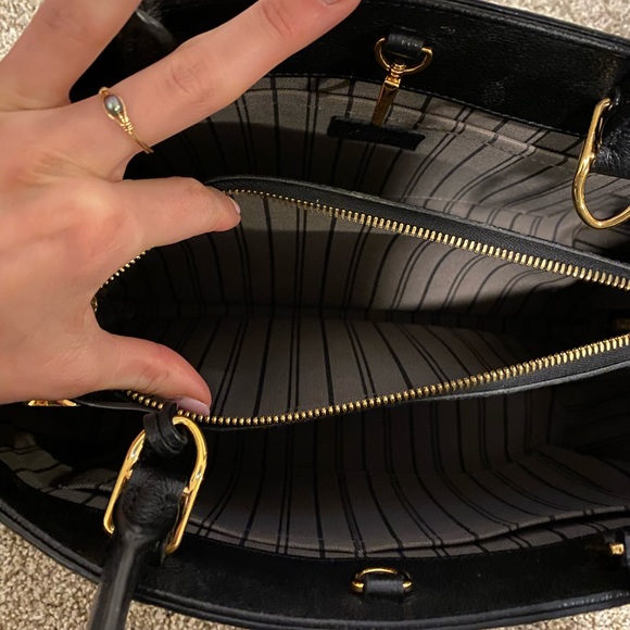 Louis Vuitton Purse - Picture 6 of 8